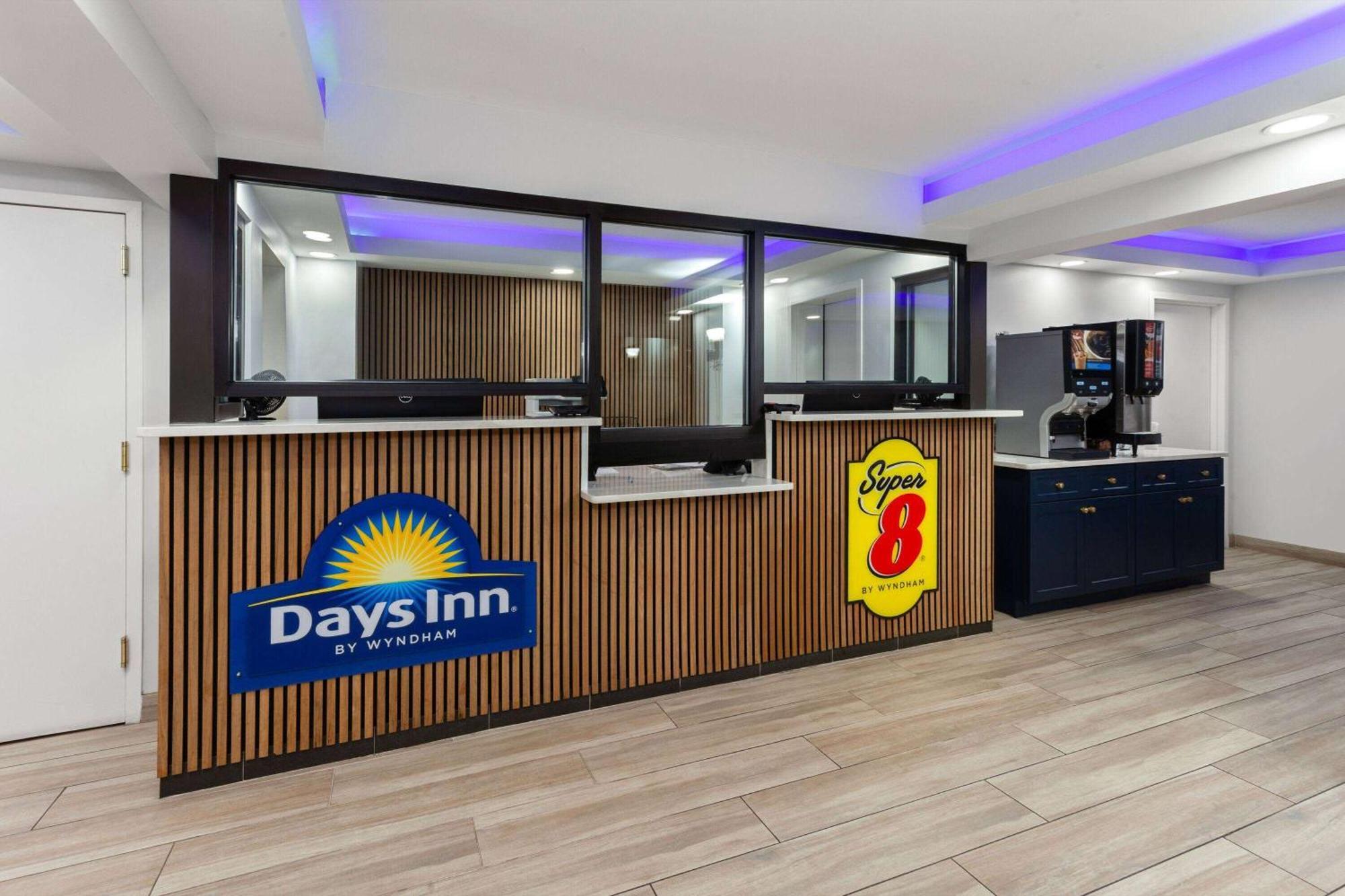 Super 8 By Wyndham Baltimore Northwest Windsor Mill Eksteriør billede